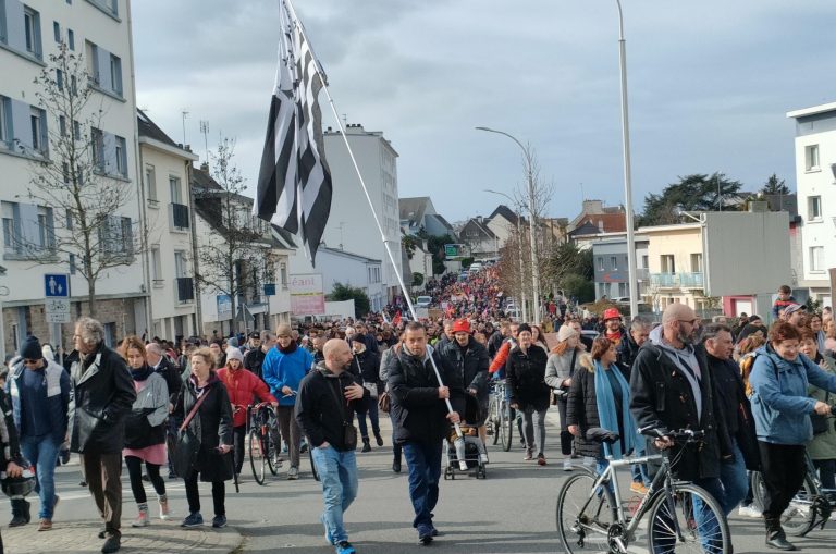 Manifestation Lorient mars 2023 Breizh Infos